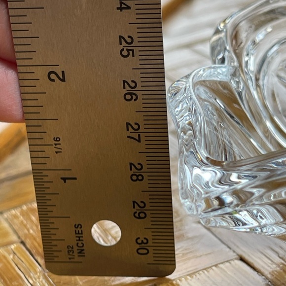 Vintage sandwich glass dish - Picture 9 of 9